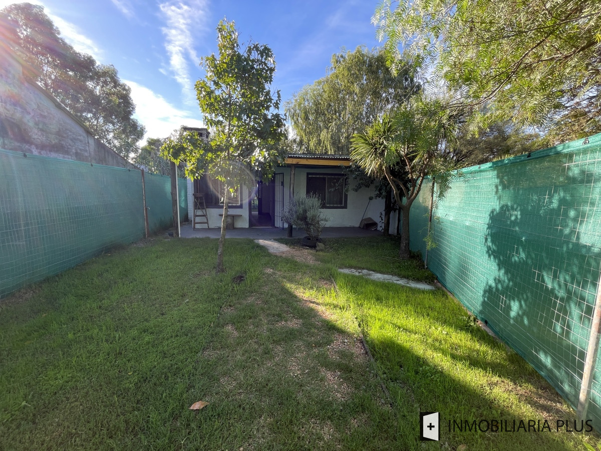 Casa ID.1151 - Alquiler de Casa de 2 Dormitorios con estufa a leña frente y fondo en Solymar sobre la interbalnearia