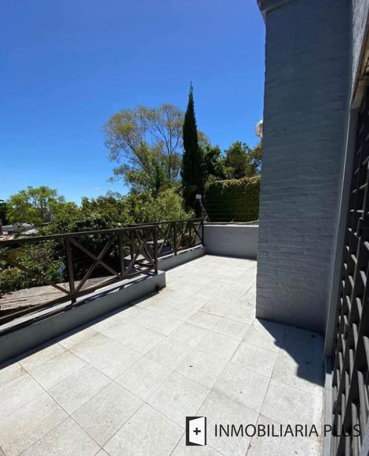 Casa ID.549 - Venta de Casa de 2 Pisos, 3 Dormitorios en el Prado con parrillero propio C956