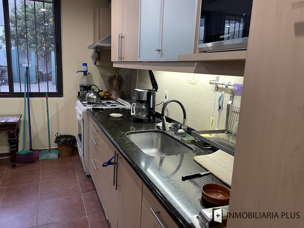 Casa ID.1275 - Casa en Venta de 200m2 con 4 Dormitorios 2 Baños Hogar, Parrillero, deposito y más en Aguada Montevideo