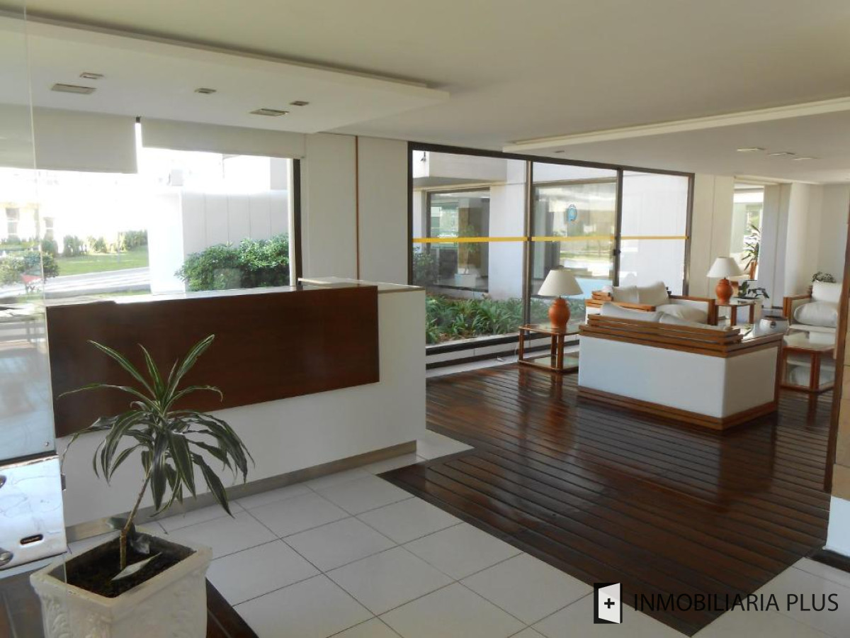 Apartamento ID.1026 - Apartamento en Venta de 3 Dormitorios frente al Mar y los dedos en la Península de Punta del Este