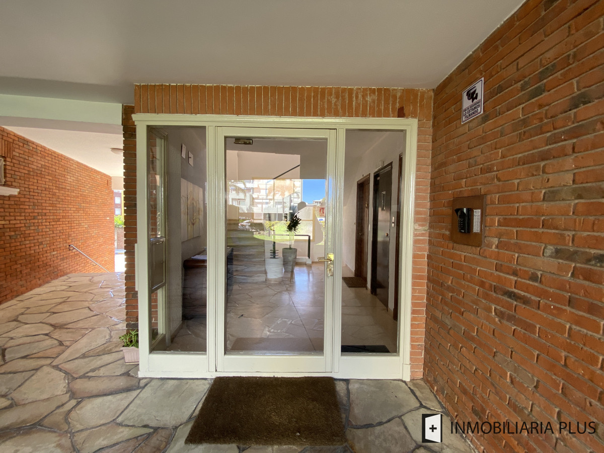 Apartamento ID.1388 - Alquiler de Apartamento de 3 Dormitorios, Garaje y 2 Baños en la península de Punta del Este