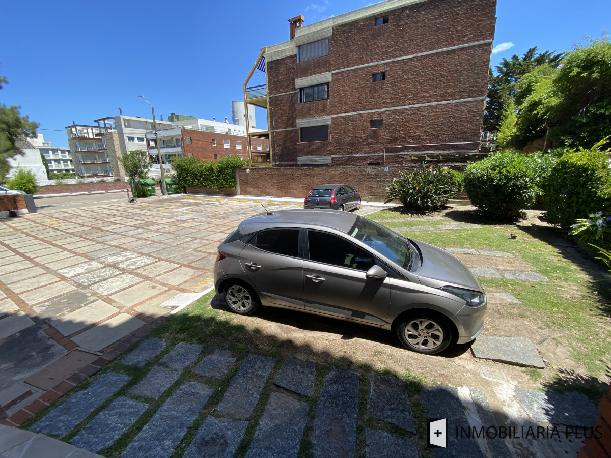 Apartamento ID.1388 - Alquiler de Apartamento de 3 Dormitorios, Garaje y 2 Baños en la península de Punta del Este