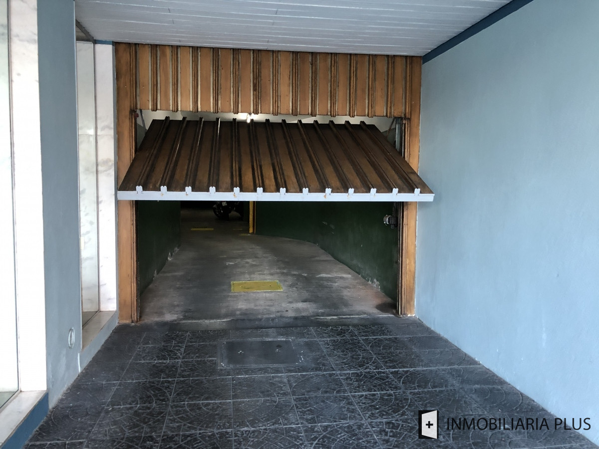 Apartamento ID.955 - Alquiler de Apartamento a pasos del puerto y la playa de Punta del Este con 2 dormitorios y piscina