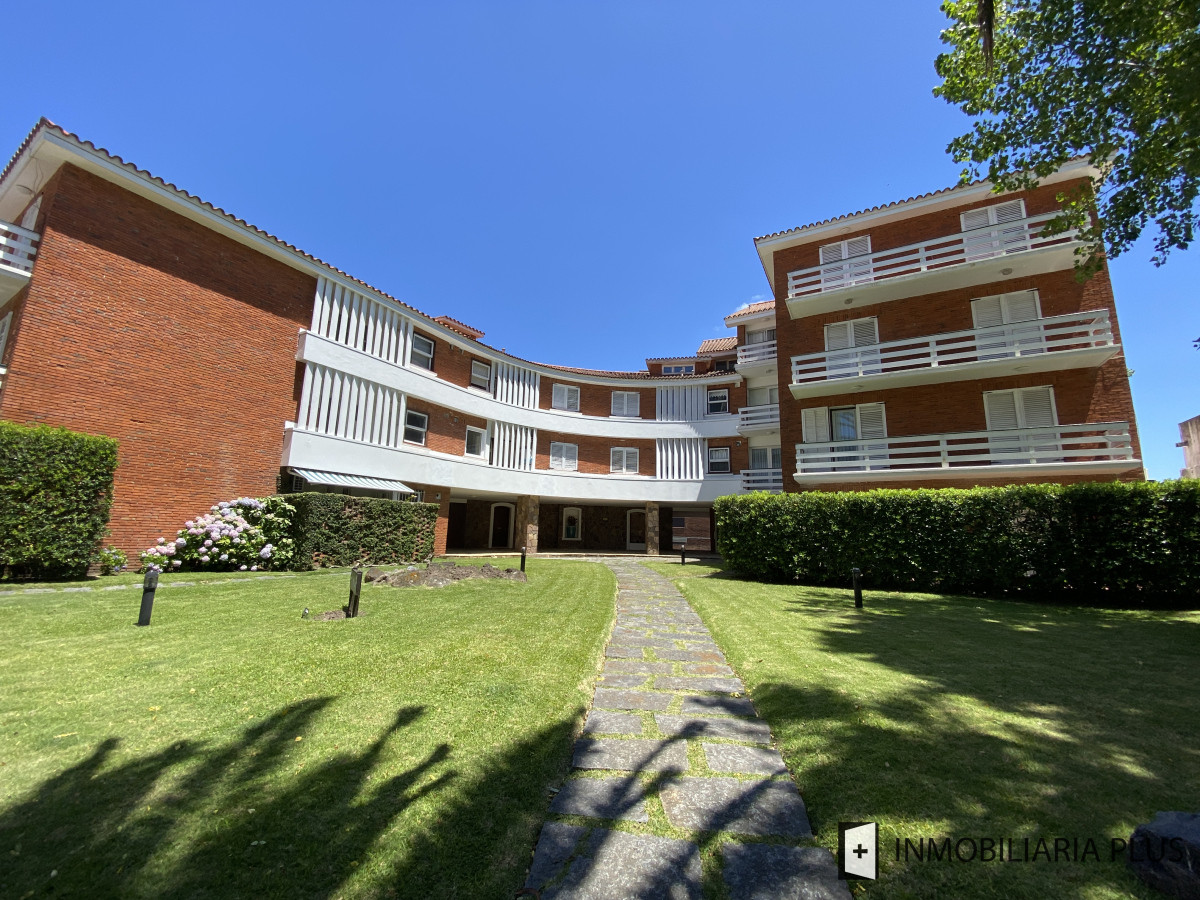 Apartamento ID.1388 - Alquiler de Apartamento de 3 Dormitorios, Garaje y 2 Baños en la península de Punta del Este