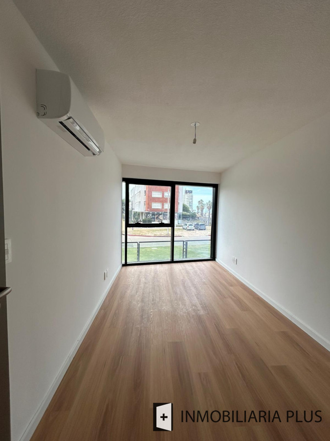 Apartamento ID.1090 - Apartamento en Alquiler de 1 Dormitorio con Piscinas, Gym, Barbacoas, Parrillero y más en Malvín