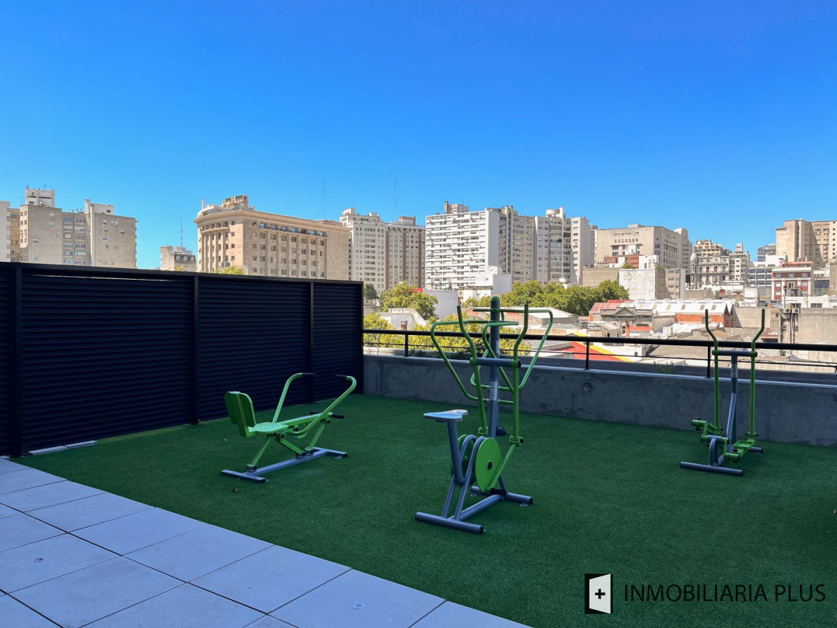 Apartamento ID.526 - Venta de Apartamento 2 Dormitorios con Garaje Barbacoa, Multicancha y más en Tres Cruces C807-1605P