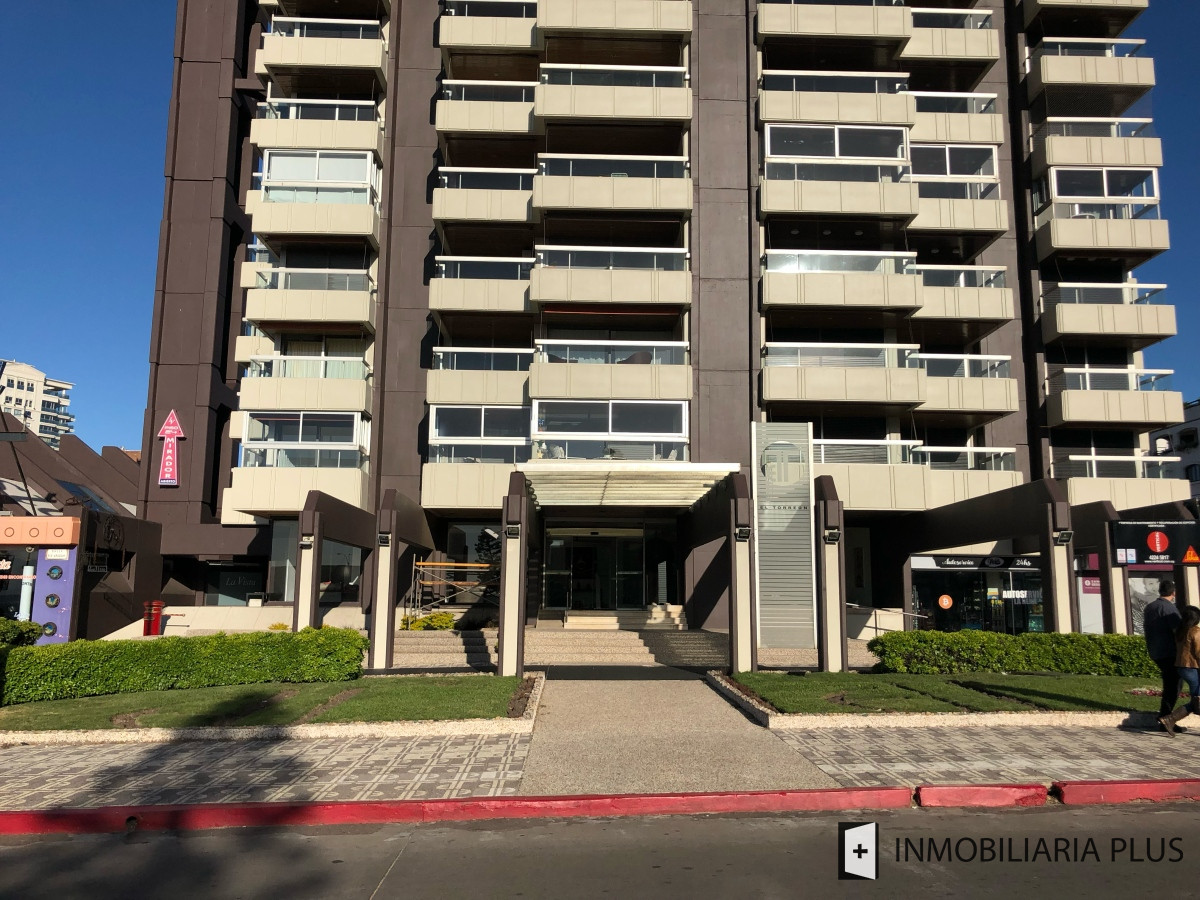 Apartamento ID.1314 - Alquiler de apartamento frente a la playa en Mansa con 4 Dormitorios, 4 Baños, con Parrillero, Gym, Juegos Infantiles, Garaje y más en Punta del Este