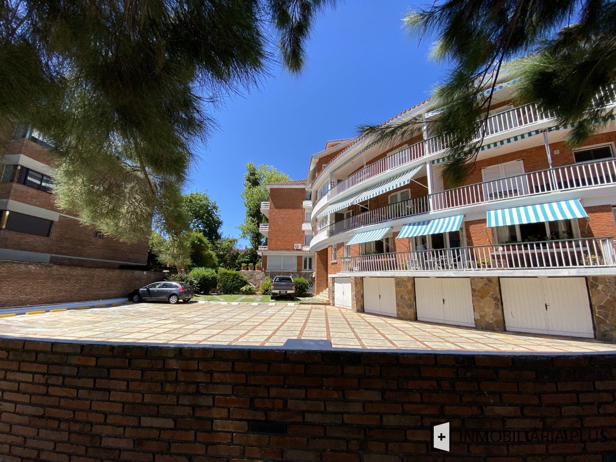 Apartamento ID.1388 - Alquiler de Apartamento de 3 Dormitorios, Garaje y 2 Baños en la península de Punta del Este