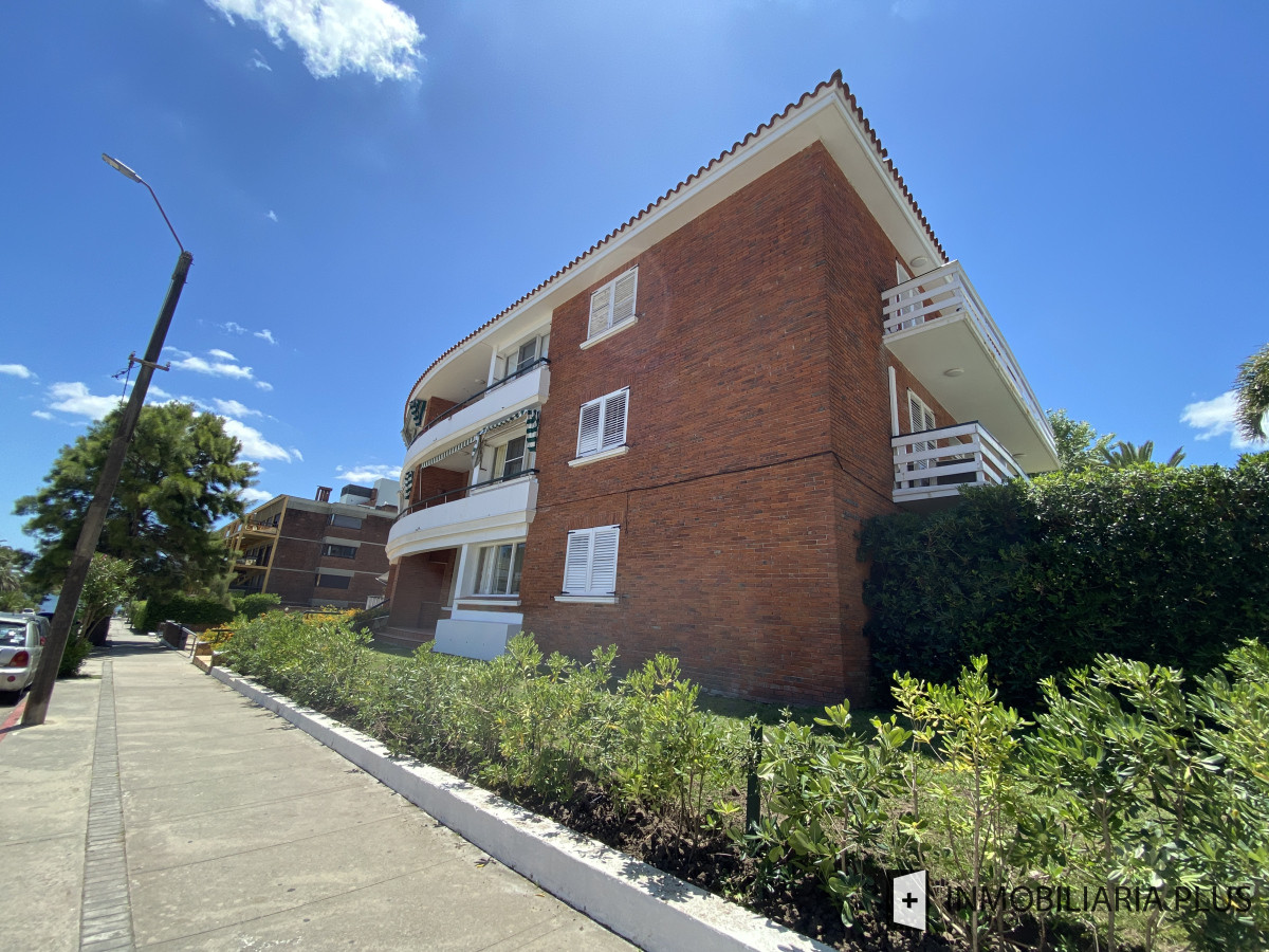 Apartamento ID.1388 - Alquiler de Apartamento de 3 Dormitorios, Garaje y 2 Baños en la península de Punta del Este