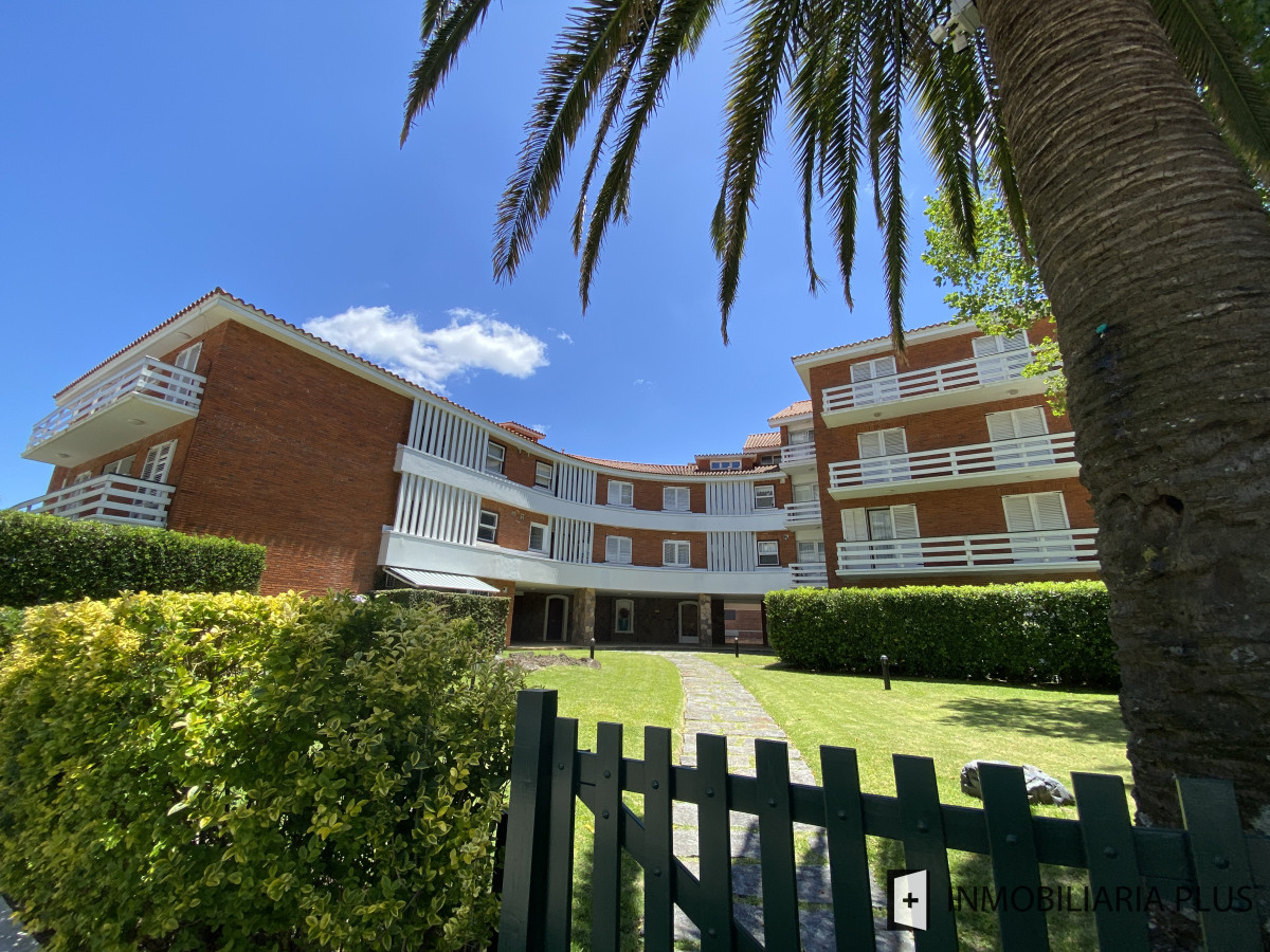Apartamento ID.1388 - Alquiler de Apartamento de 3 Dormitorios, Garaje y 2 Baños en la península de Punta del Este