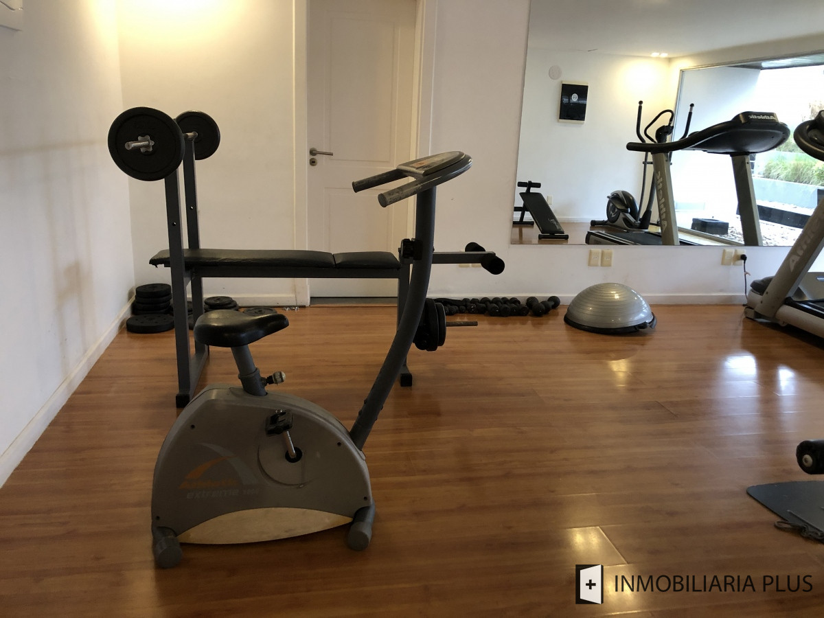 Apartamento ID.601 - Venta de Apartamento en la Península de Punta del Este con Garaje, Piscina climatizada, Gym y más C975206