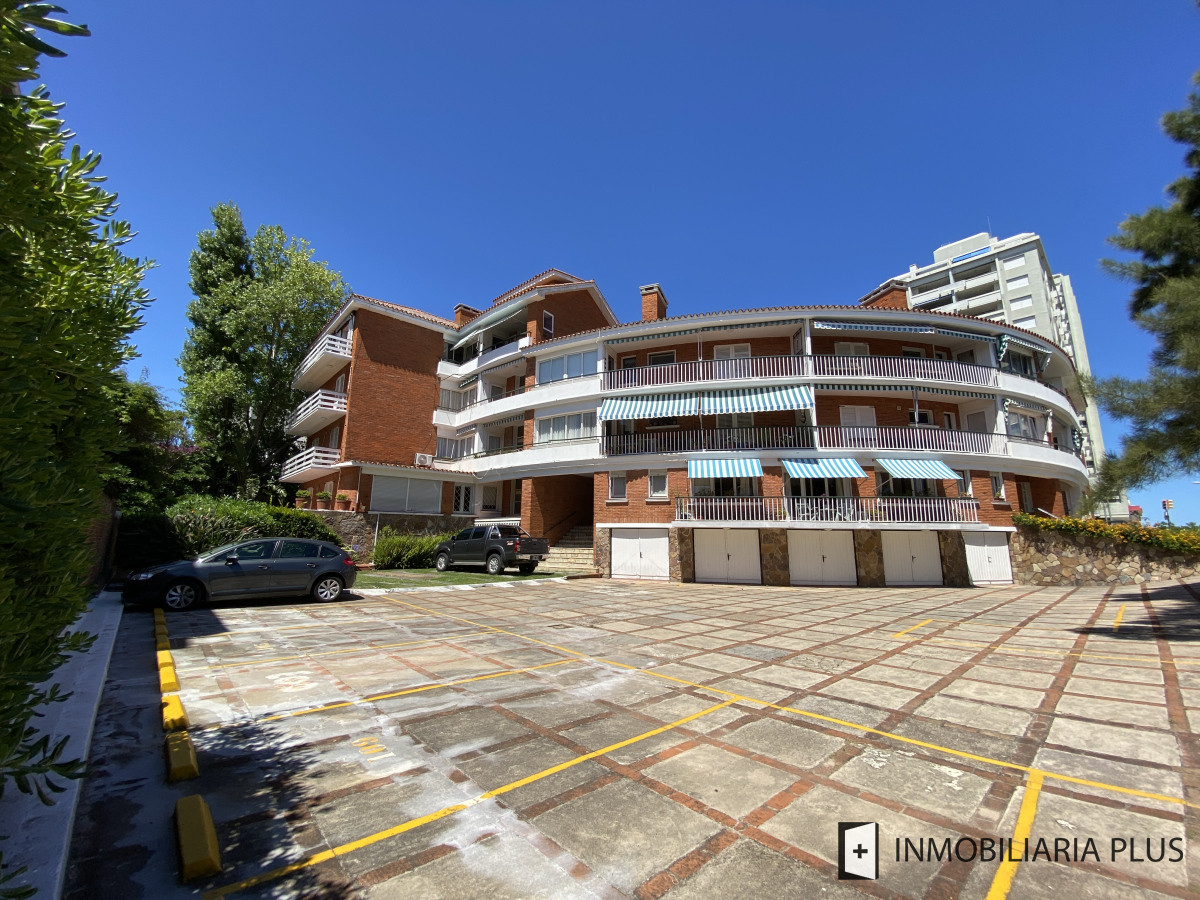 Apartamento ID.1388 - Alquiler de Apartamento de 3 Dormitorios, Garaje y 2 Baños en la península de Punta del Este
