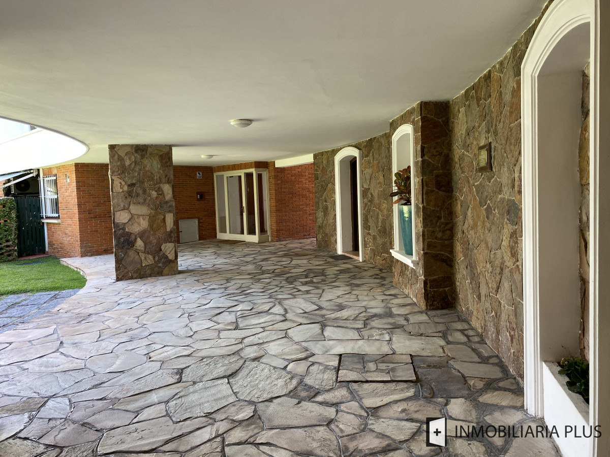 Apartamento ID.1388 - Alquiler de Apartamento de 3 Dormitorios, Garaje y 2 Baños en la península de Punta del Este