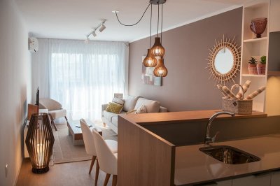  Venta de Apartamento en Tres Cruces con 2 Dormitorios, garaje y servicios a pasos del Shopping en Montevideo