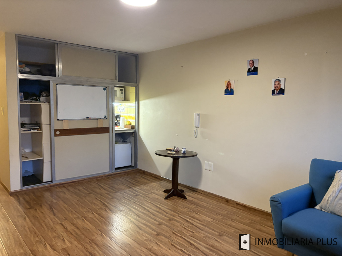 Oficina ID.1509 - Alquiler de Oficina o Consultorio en el Centro de Montevideo