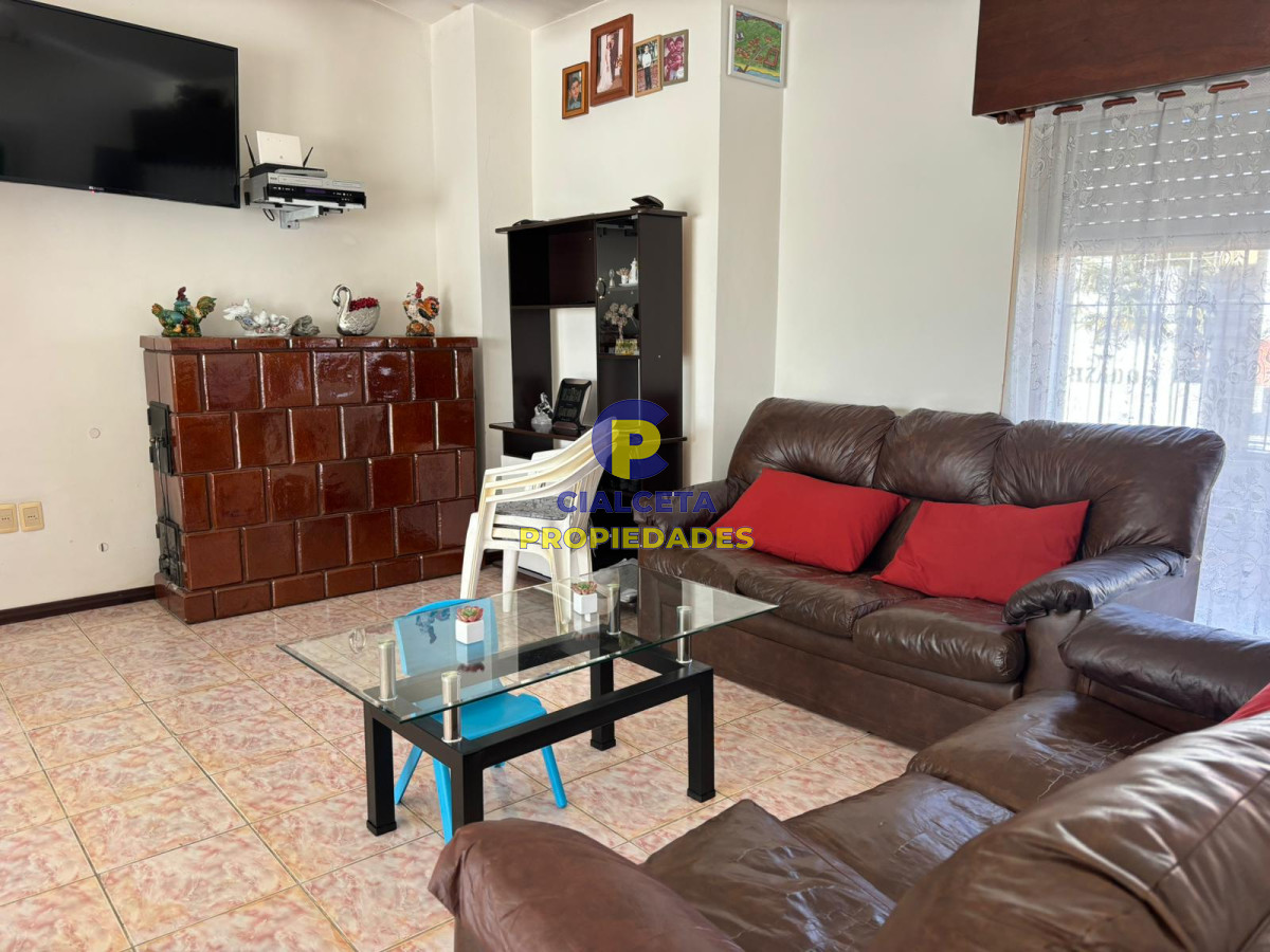 Casa ID.572 - Casa en excelente estado, con garaje y barbacoa