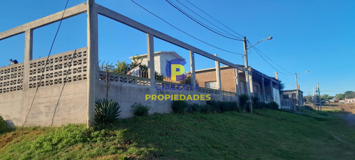CASA  CIUDAD DE MINAS - GoPunta - Portal Inmobiliario de Punta del Este - Maldonado