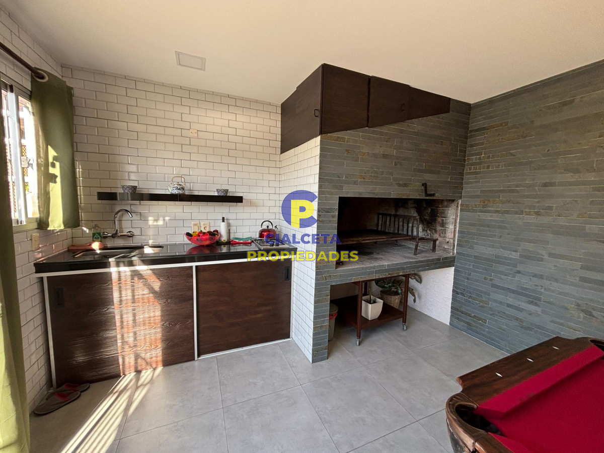 Casa ID.572 - Casa en excelente estado, con garaje y barbacoa