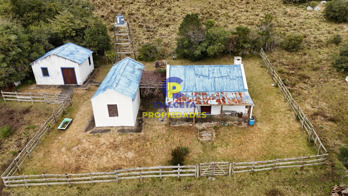 Chacra ID.479 - 14 hectáreas y media con población y arroyito en el fondo