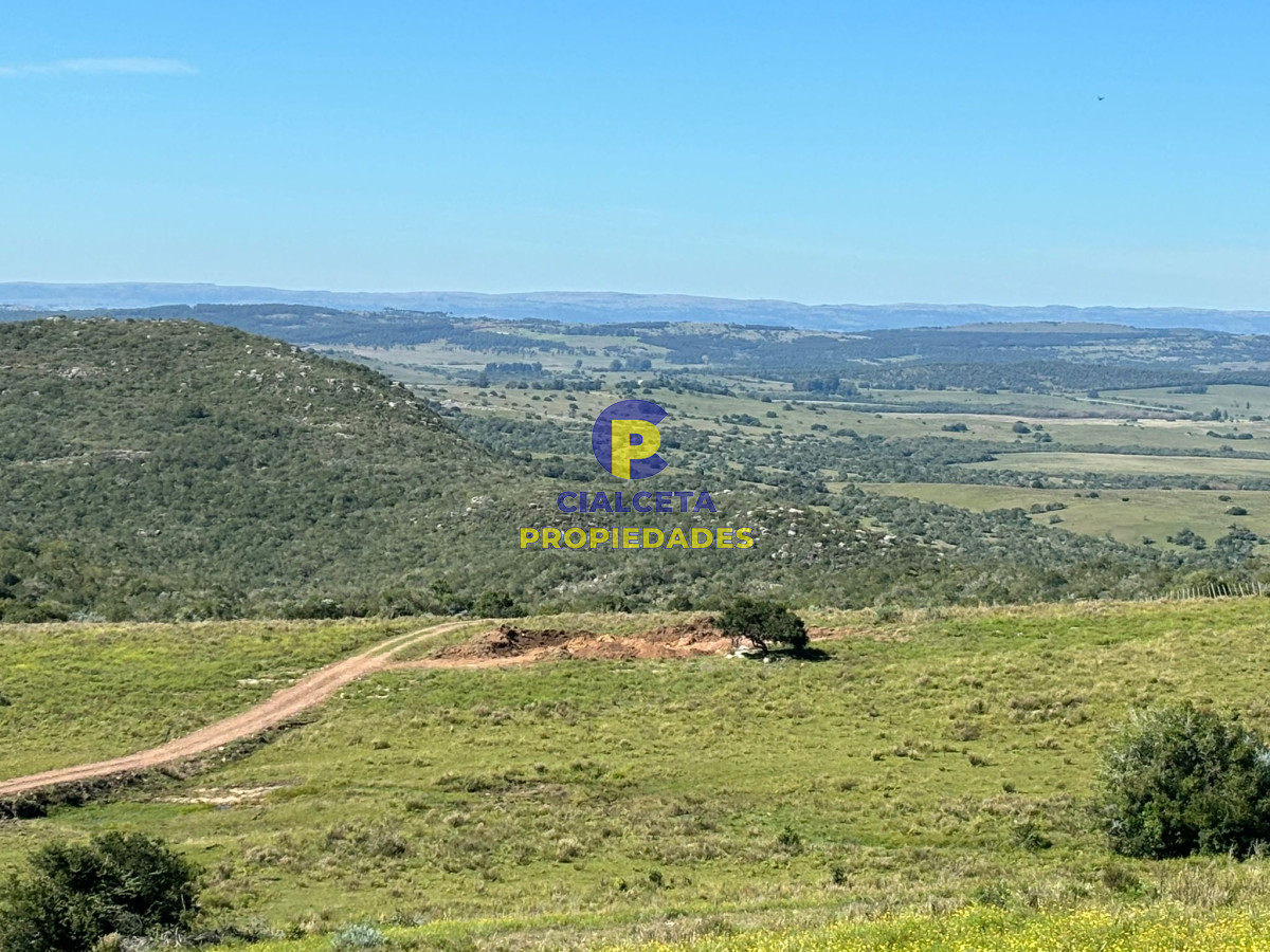 Chacra ID.422 - 5 hectáreas en Lavalleja, entrega 18.000 dólares y saldo financiado