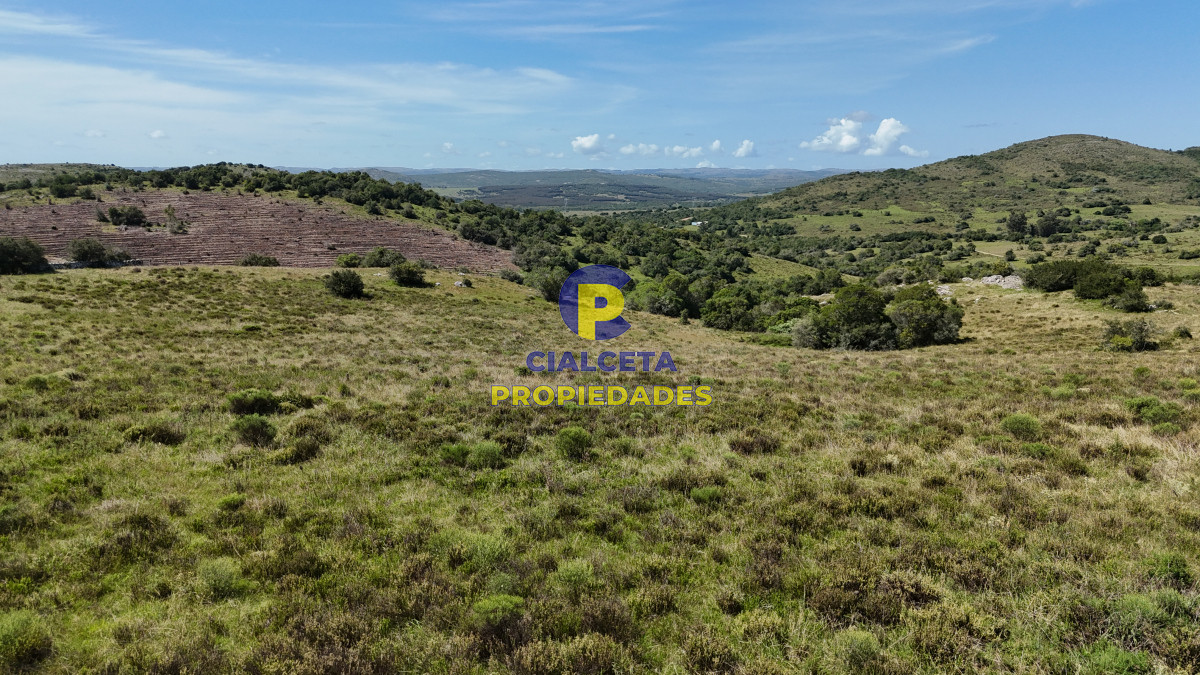 Chacra ID.568 - 5 hectáreas en Lavalleja con casa contenedor y excelente vista a las sierras