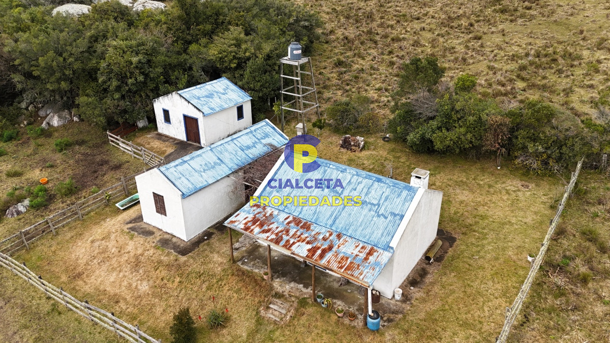 Chacra ID.479 - 14 hectáreas y media con población y arroyito en el fondo