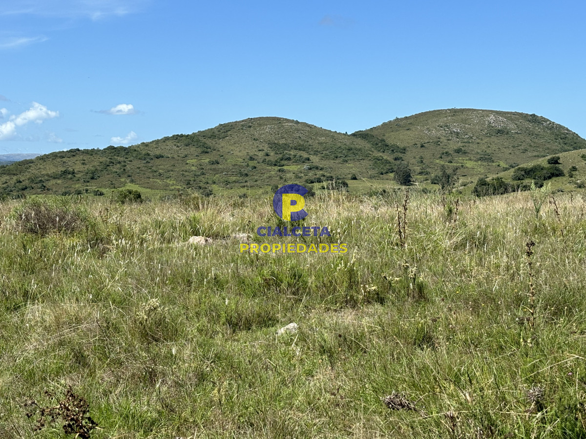 Chacra ID.568 - 5 hectáreas en Lavalleja con casa contenedor y excelente vista a las sierras