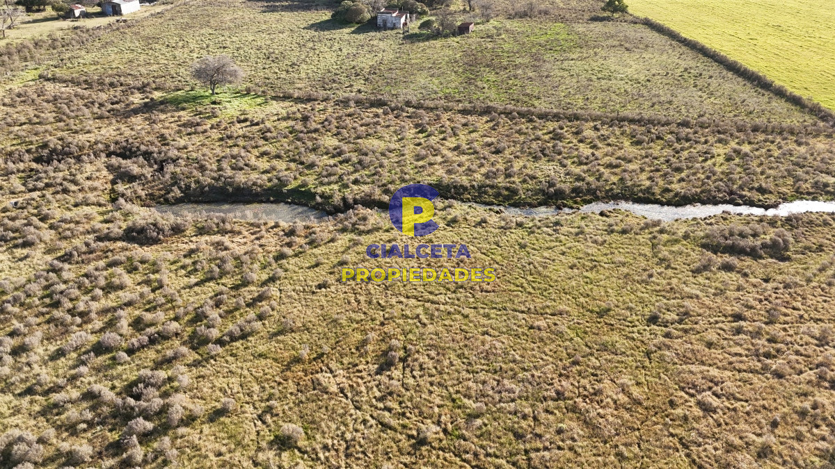 Chacra ID.486 - 10 hectáreas y media con casa y dos represas