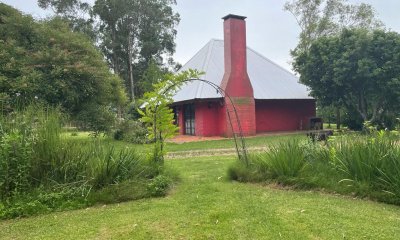 15 hectáreas con casa, cabaña, y arroyo