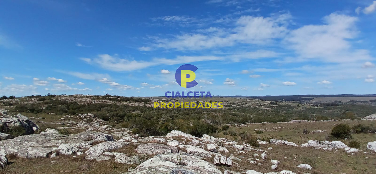 Campo Ref.541 - 268 hectáreas en Lavalleja,turístico