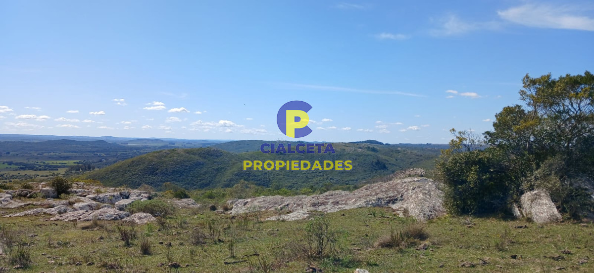 Campo Ref.541 - 268 hectáreas en Lavalleja,turístico