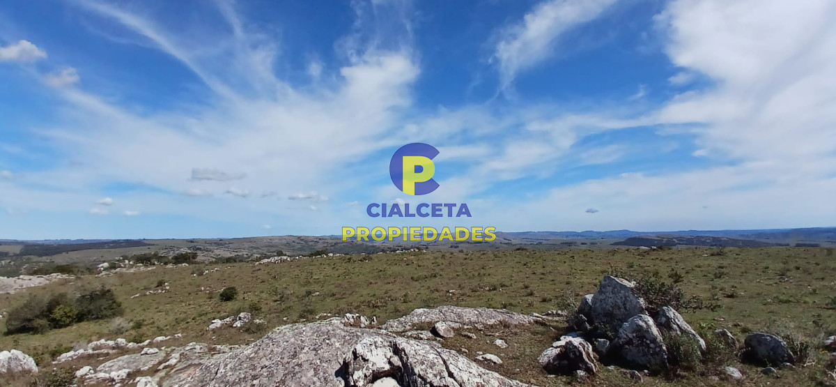Campo Ref.541 - 268 hectáreas en Lavalleja,turístico