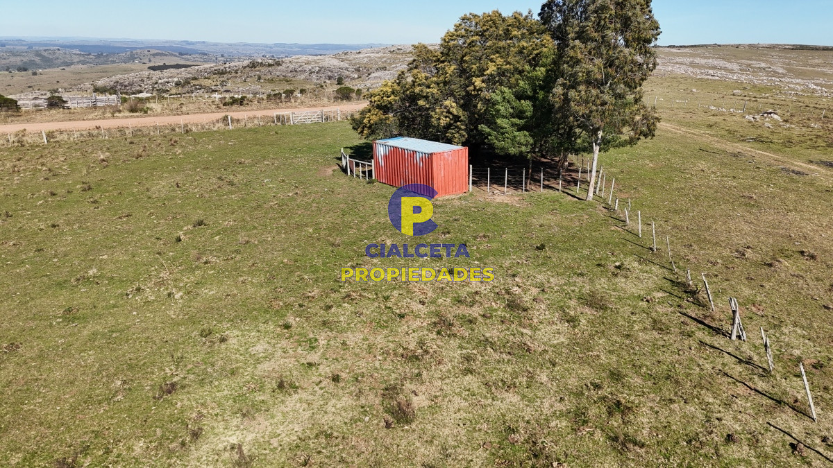 Campo Ref.494 - 140 hectáreas a 3.000 dólares la hectárea