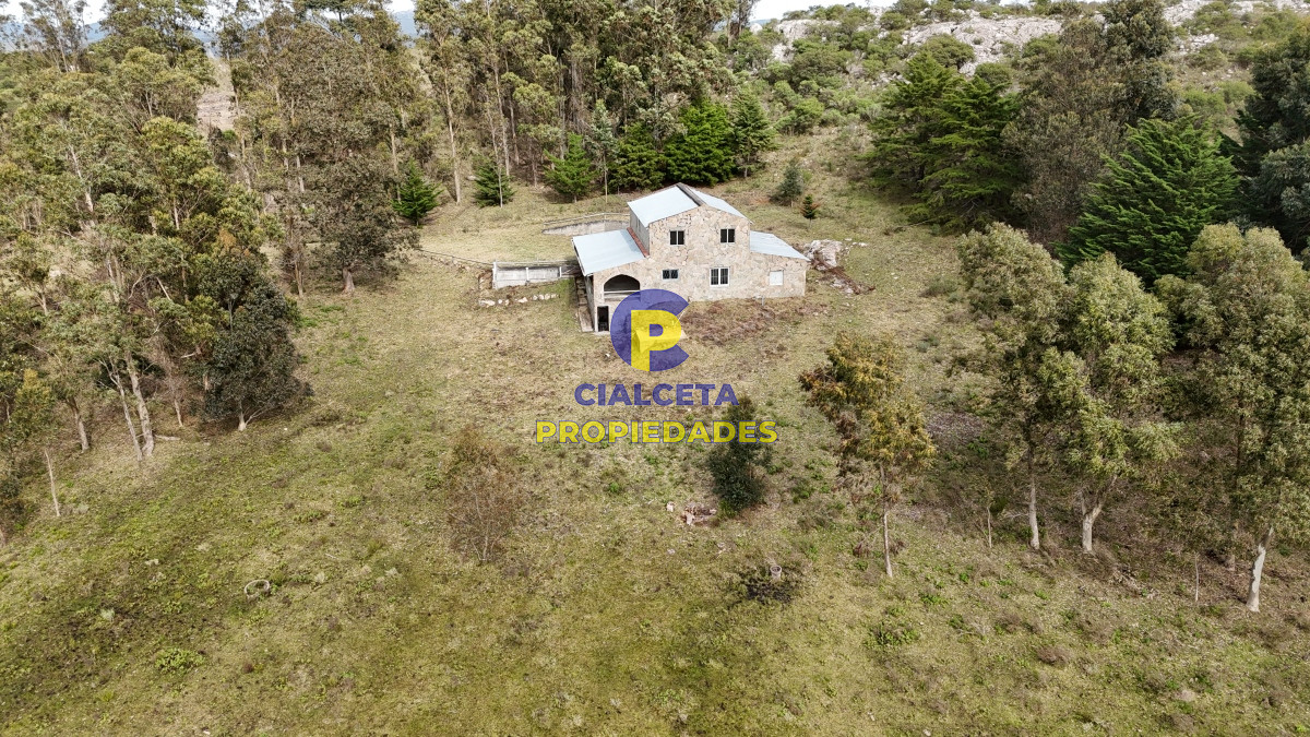 31 hectáreas con casa , cerro y buen acceso