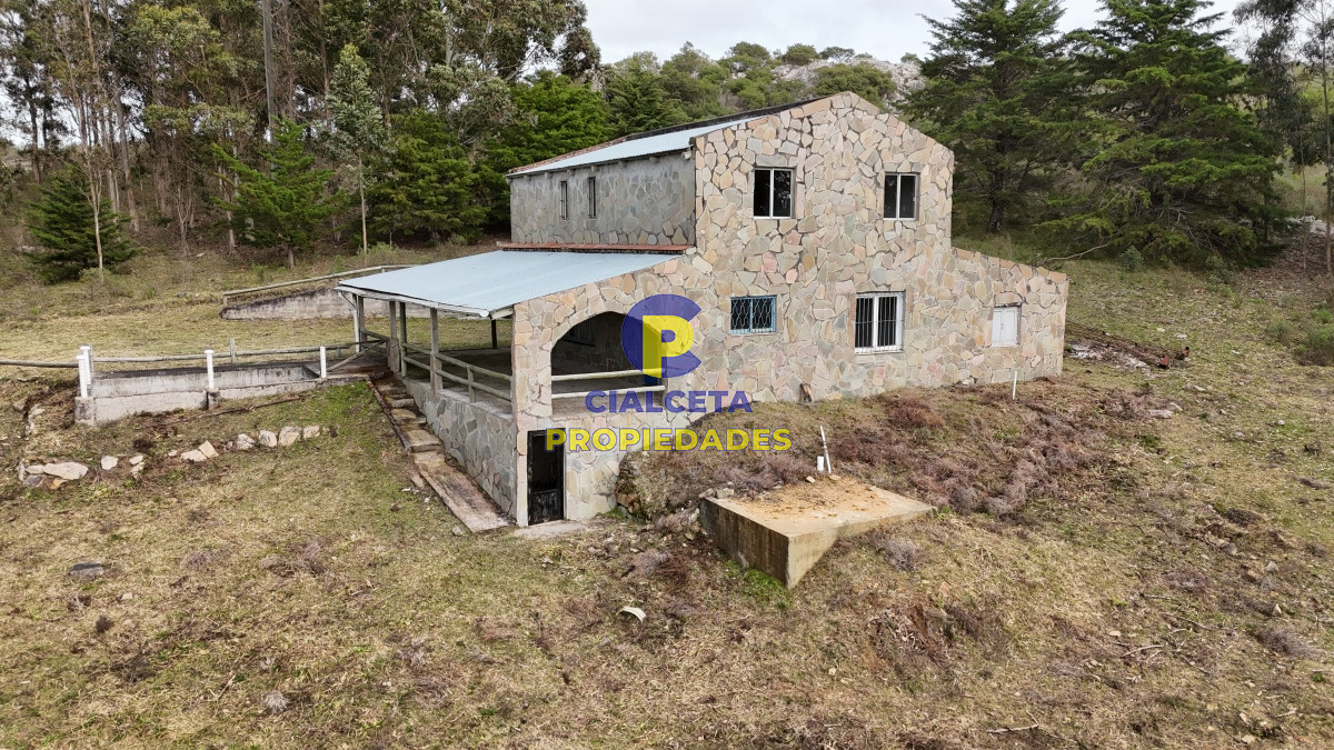 Campo Ref.508 - 31 hectáreas con casa , cerro y buen acceso