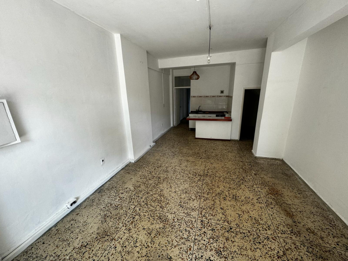 Apartamento ID.201 - Oportunidad ! Gran local con vivienda 1 o 2 dorm en Pocitos.
