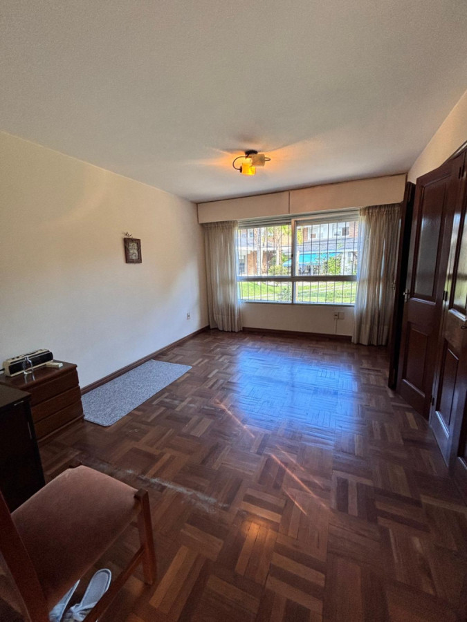 Apartamento ID.440 - Hermosa propiedad de estilo en Puerto del Buceo 3 dorm y servicio 2 gges