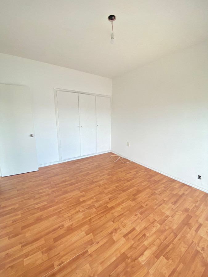 Apartamento ID.402 - Hermoso apartamento en alquiler 3 dorm frente al mar en Pocitos