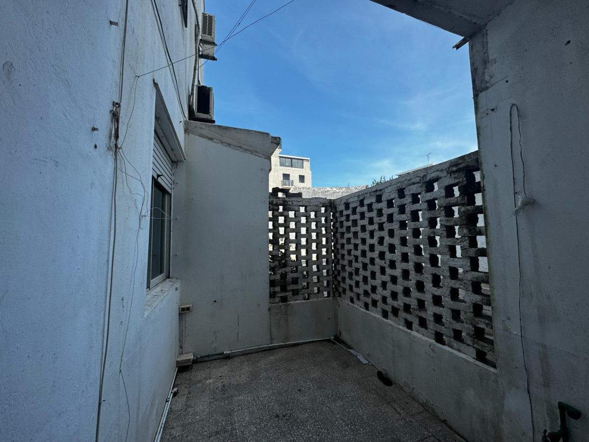 Apartamento ID.201 - Oportunidad ! Gran local con vivienda 1 o 2 dorm en Pocitos.