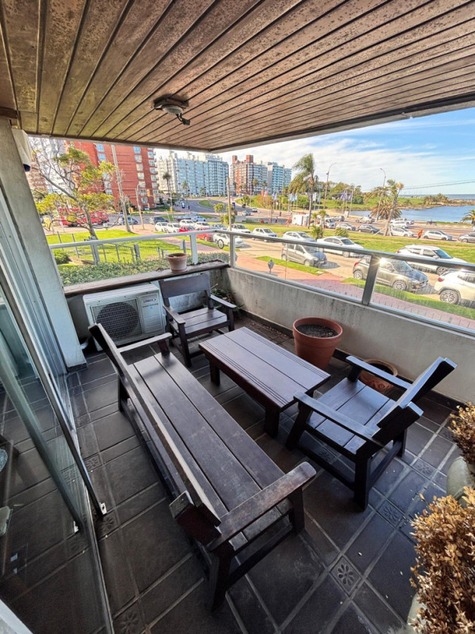Apartamento ID.440 - Hermosa propiedad de estilo en Puerto del Buceo 3 dorm y servicio 2 gges