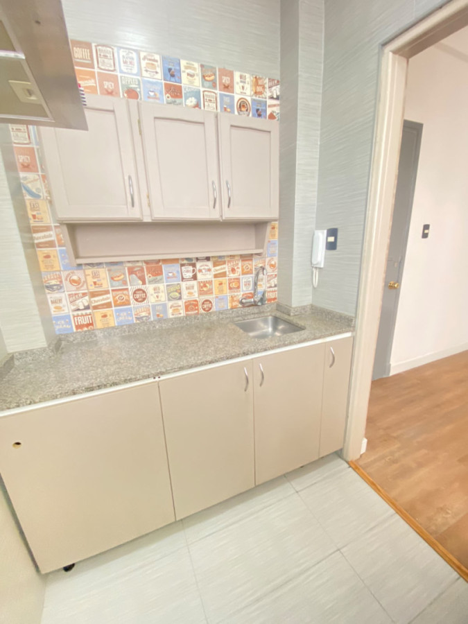 Apartamento ID.452 - Alquiler de apartamento de 1 dormitorio con amplio patio en Ciudad Vieja