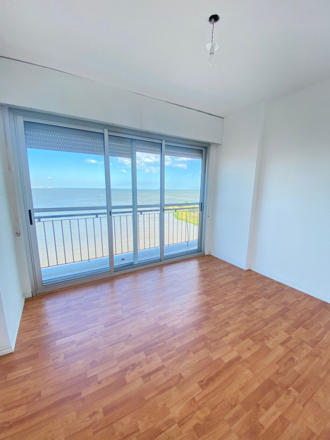 Apartamento ID.402 - Hermoso apartamento en alquiler 3 dorm frente al mar en Pocitos
