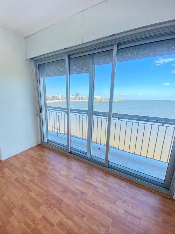 Apartamento ID.402 - Hermoso apartamento en alquiler 3 dorm frente al mar en Pocitos