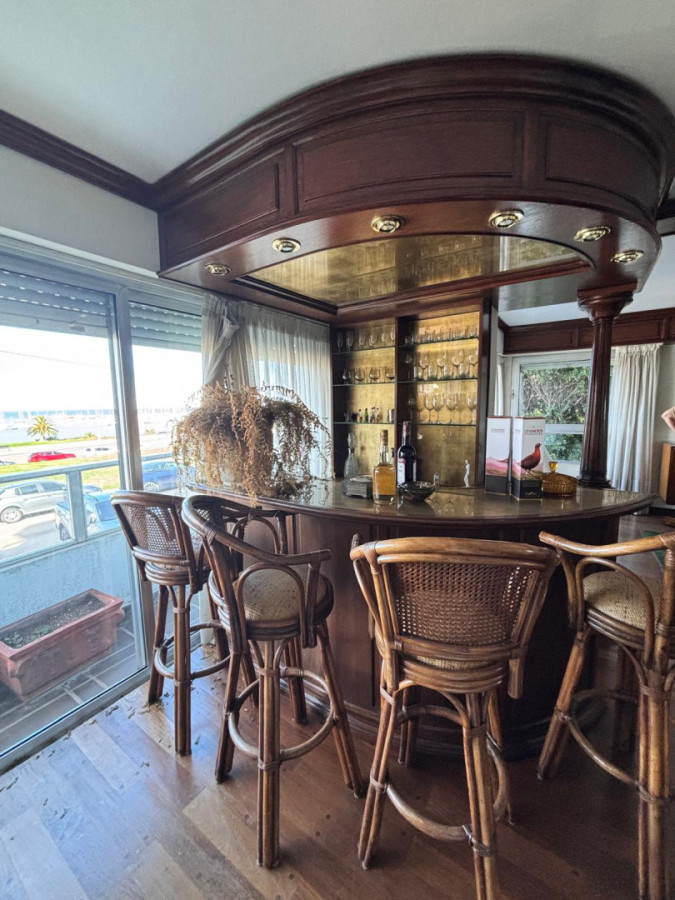 Apartamento ID.440 - Hermosa propiedad de estilo en Puerto del Buceo 3 dorm y servicio 2 gges
