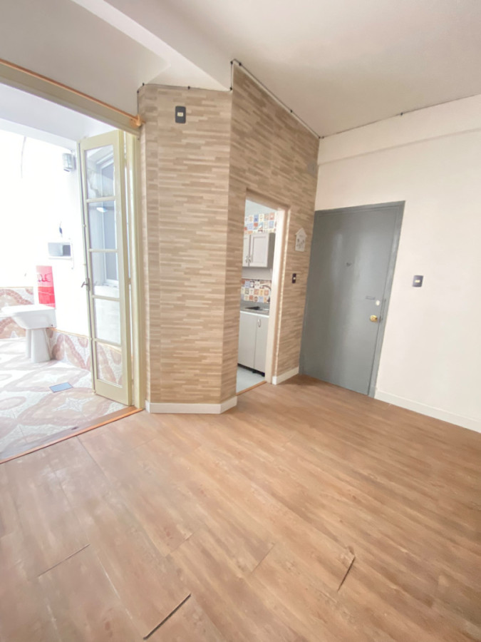 Apartamento ID.452 - Alquiler de apartamento de 1 dormitorio con amplio patio en Ciudad Vieja