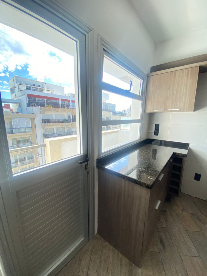 Apartamento ID.402 - Hermoso apartamento en alquiler 3 dorm frente al mar en Pocitos