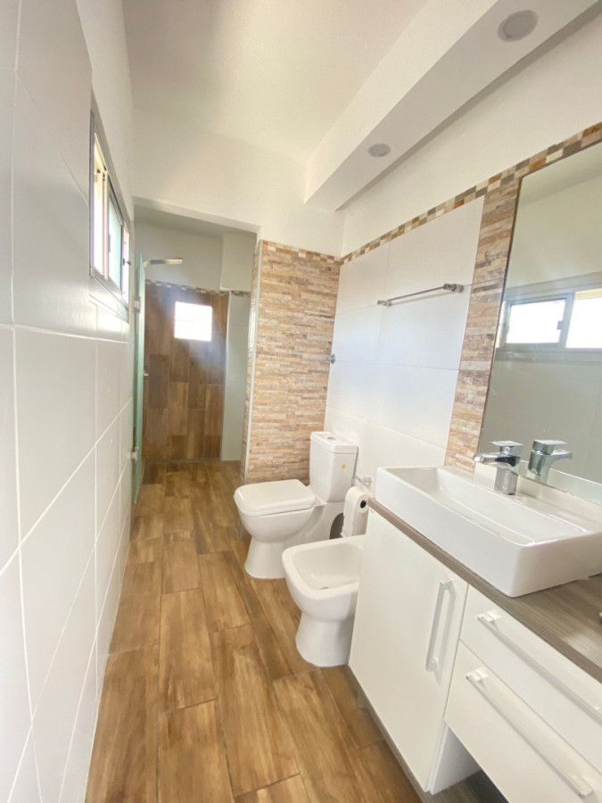 Apartamento ID.402 - Hermoso apartamento en alquiler 3 dorm frente al mar en Pocitos