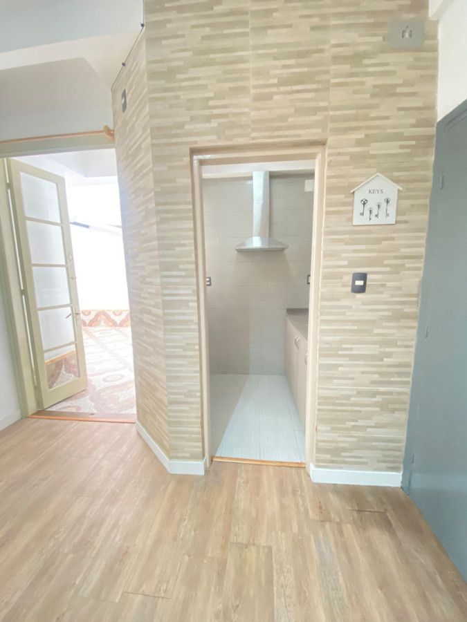 Apartamento ID.452 - Alquiler de apartamento de 1 dormitorio con amplio patio en Ciudad Vieja