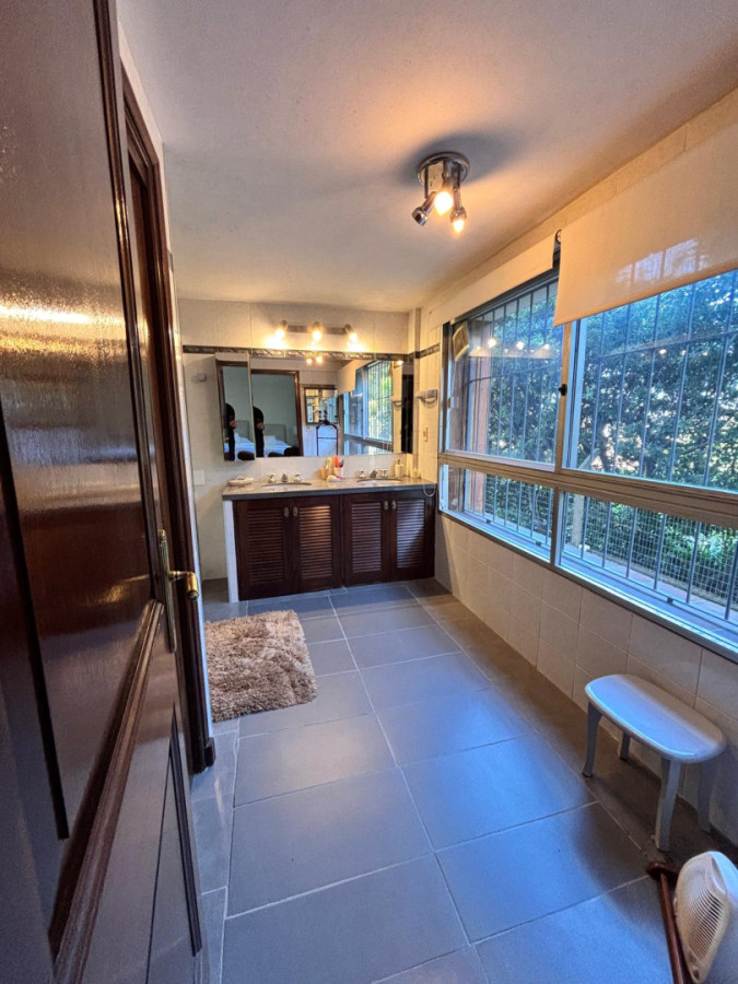 Apartamento ID.440 - Hermosa propiedad de estilo en Puerto del Buceo 3 dorm y servicio 2 gges