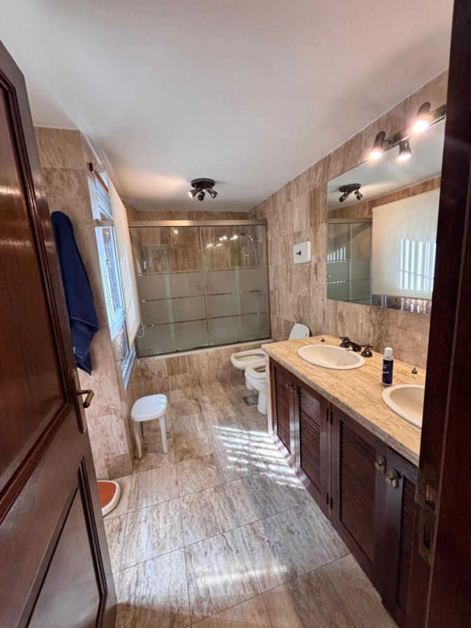 Apartamento ID.440 - Hermosa propiedad de estilo en Puerto del Buceo 3 dorm y servicio 2 gges